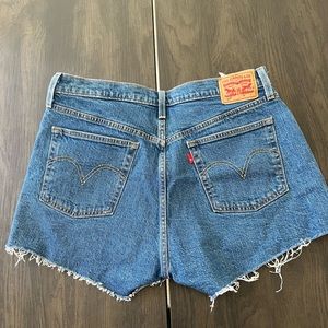 Womens Levi’s 501 shorts - size 32